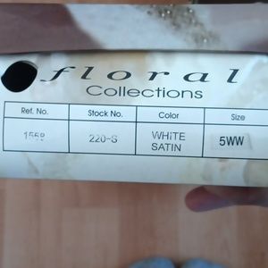 Floral collections size 5ww brand new woman shoes color white satin